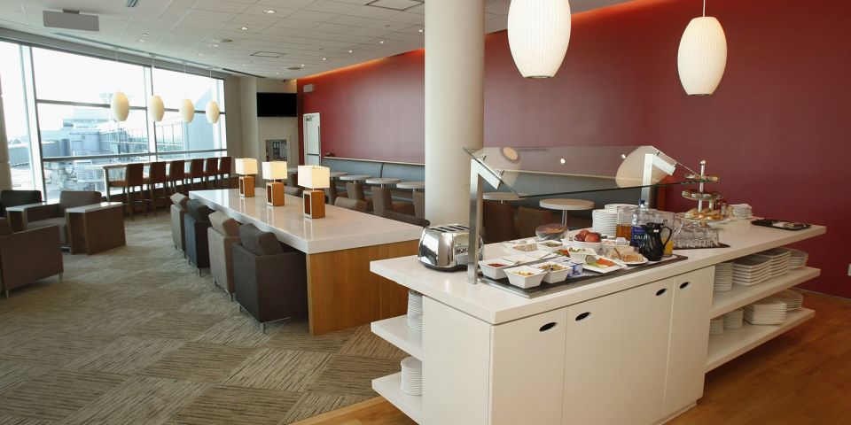 Toronto: Pearson Airport Plaza Premium Lounge Access - Key Points