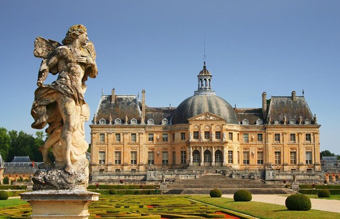 Tour of Chateaux of Fontainebleau and Vaux Le Vicomte From Paris - Key Points