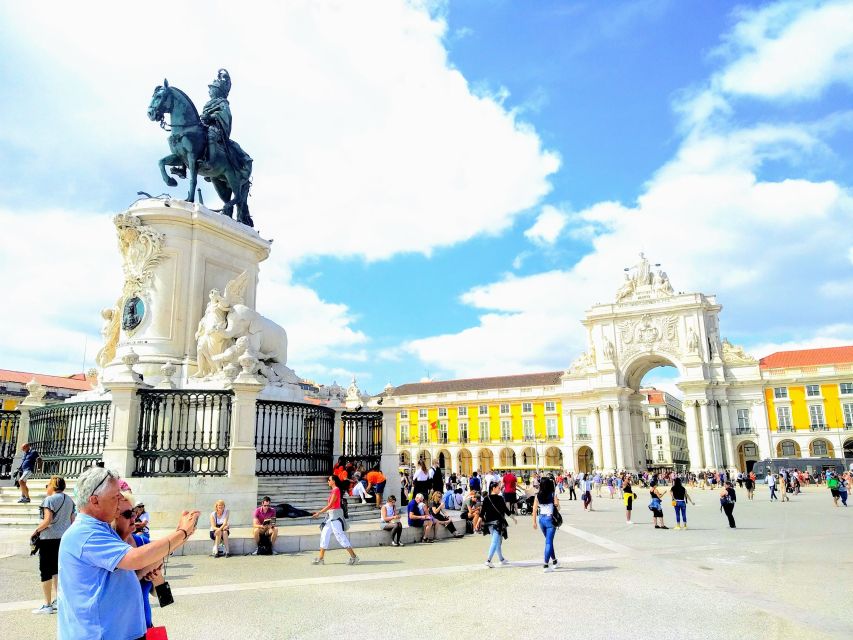Tour of Lisbon Monuments and Viewpoints 4 Hours - Key Points