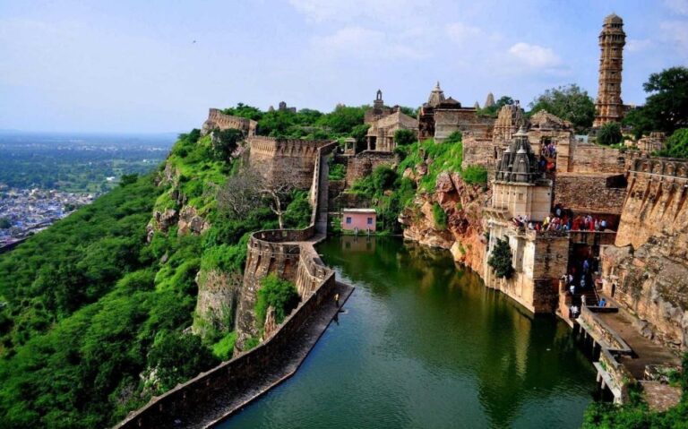 Udaipur: Chittorgarh Sightseeing Tour by Car – All Inclusive