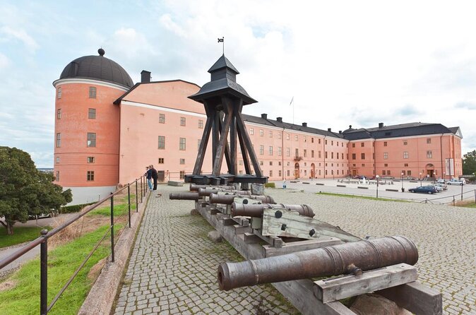 Uppsala City Tour 1h - Uppsala Castles Macabre and Diffirent History - Key Points