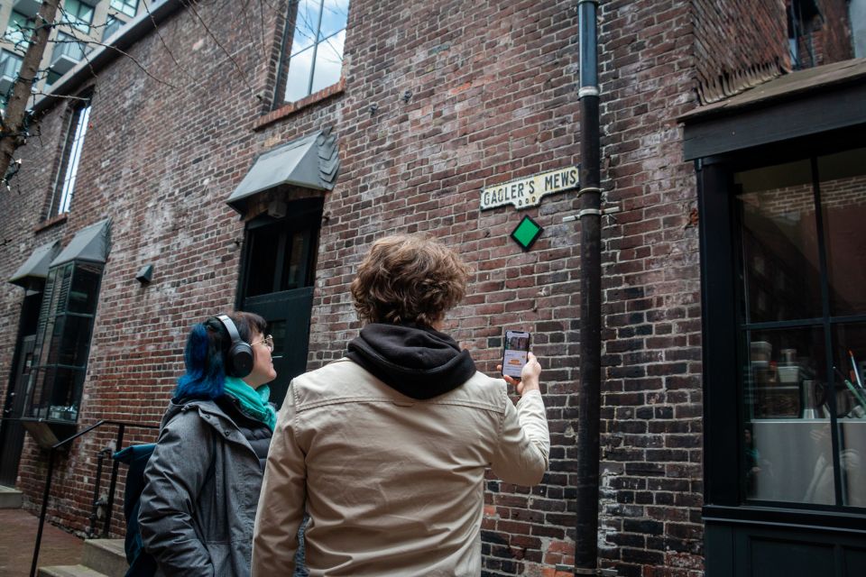 Vancouver: Self-Guided Smartphone Walking Tour of Gastown - Key Points
