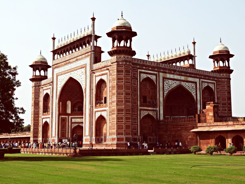 Visit Agra in Private Car With Guide Service - Key Points