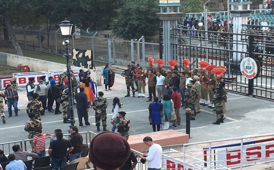 Wagah Border Retreat Ceremony With Dinner - Key Points