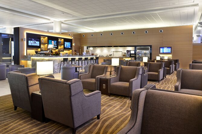 Winnipeg Richardson International Airport Plaza Premium Lounge - Key Points