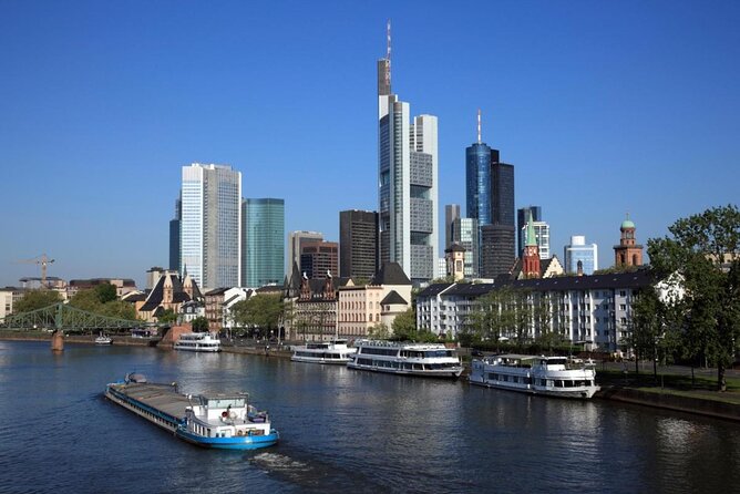 Yacht Tour in Frankfurt for up to 12 Guests - Key Points