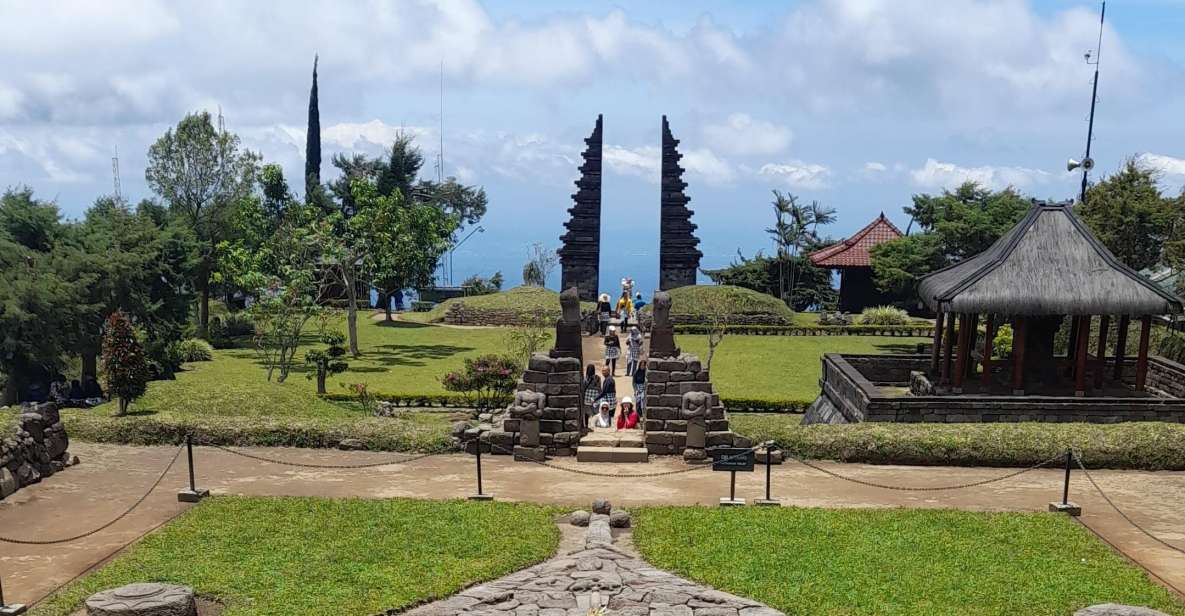 Yogyakarta: Candi Cetho, Sukuh, and Solo City Tour - Key Points