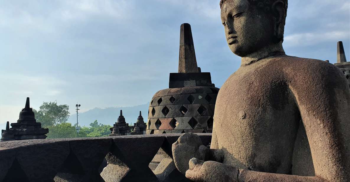Yogyakarta : Sunrise at Punthuk Setumbu and Borobudur Temple - Key Points