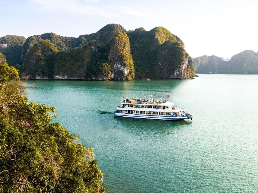 1-Day Halong Bay Cruise/Bus/Lunch/Entrance Fees - Key Points