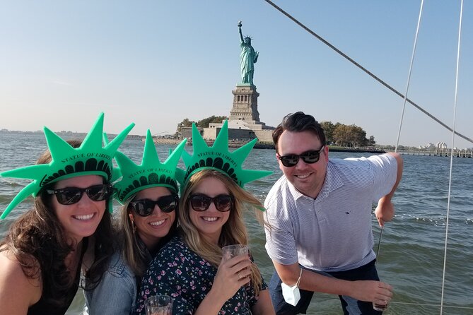 1 Hour Private Charter in New York Harbor for up to 6 People - Key Points