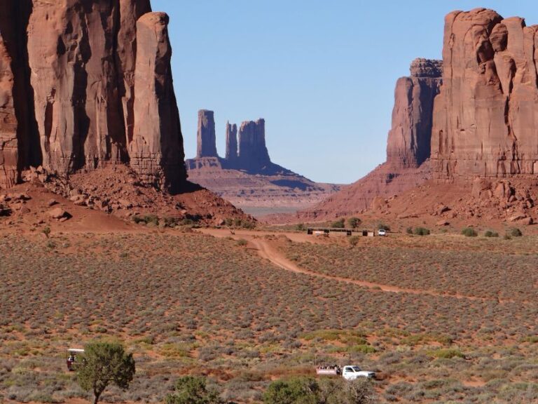 1.5 Hour Guided Vehicle Tours of Monument Valley