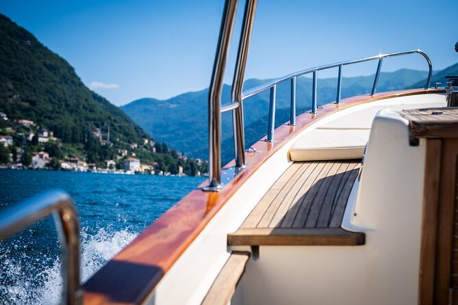 1H Private Cruise on a Beautiful Wooden Speedboat on Lake Como