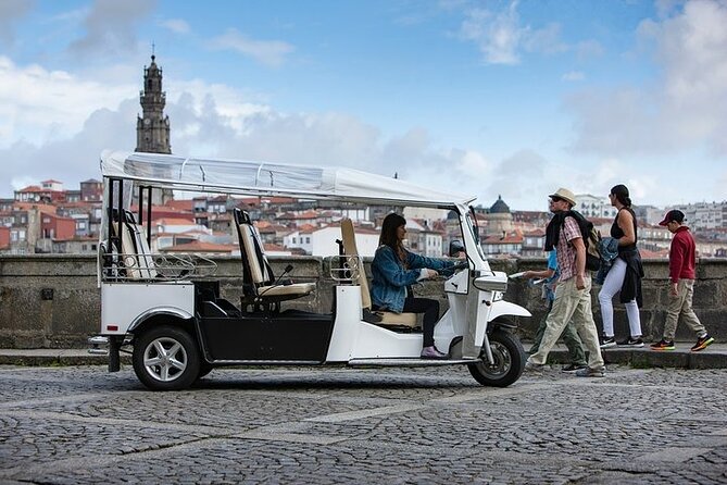 2 Hour Private Tuktuk Tour in Porto Douro to Left Bank