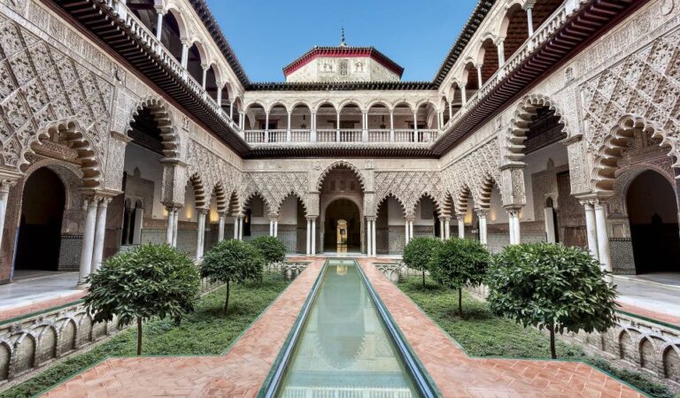 2-Hour Private Walking Tour in Alcazar of Seville