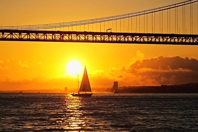 2-Hour Sailboat Private Tour in Lisbon