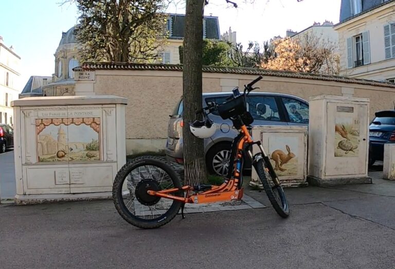 2 Wheel Electric Tour Street Art in Versailles