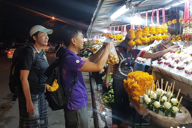 4-Hour Evening Bike Tour of Old City Chiang Mai