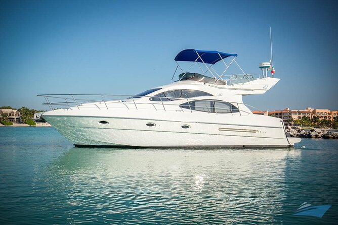 5-Hour Private 42 Azimut Yacht 2-Stop Tour W/ Food, Open Bar & Snorkeling