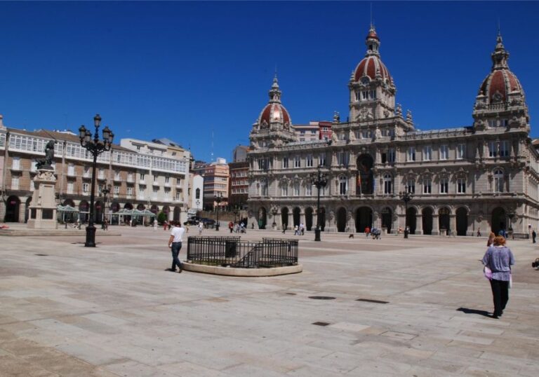 A Coruña Scavenger Hunt and Sights Self-Guided Tour