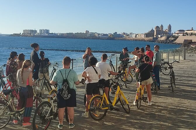 A Private Stroll Cycling Around Cádiz