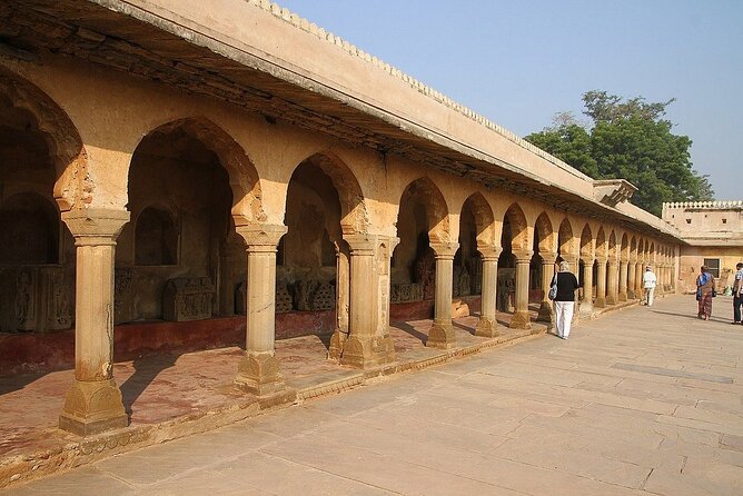 Abhaneri Step Well & Fatehpur Sikri Tour With Agra to Jaipur Drop- All Inclusive