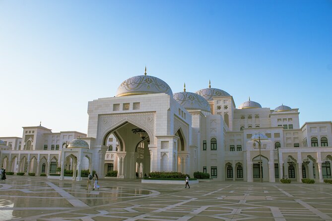 1 abu dhabi grand mosque qasr al watan and louver museum Abu Dhabi Grand Mosque, Qasr Al Watan and Louver Museum