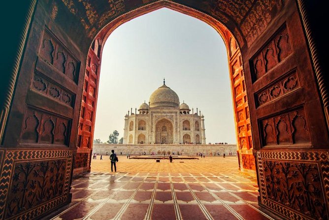 Agra Day Tour of Taj Mahal and Agra Fort by Superfast Train- All Inclusive