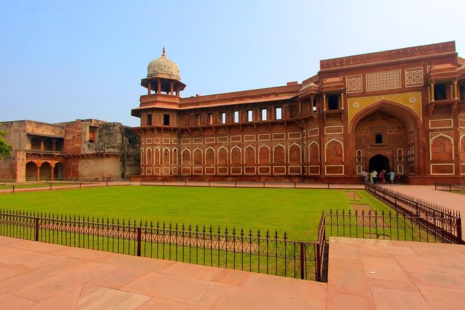Agra Tour: Visit Taj Mahal, Agra Fort & Enjoy Mughalai Mehandi Design