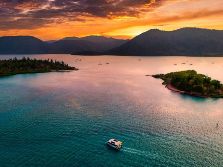 Airlie Beach: Bottoms up Sunset Cruise With Drink