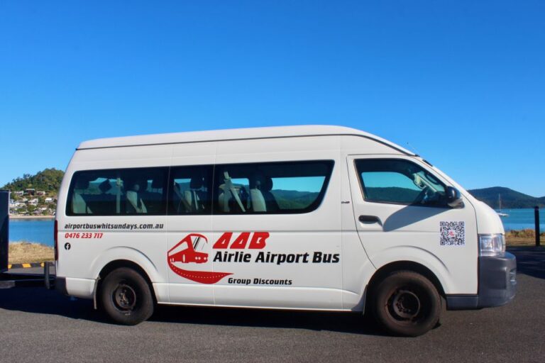 Airlie Beach: Private Bus From/To Whitsunday Coast Airport