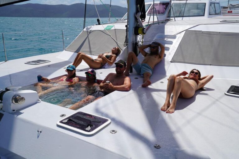 Airlie Beach: Whitsunday Island Sail, SUP & Snorkel Day Tour