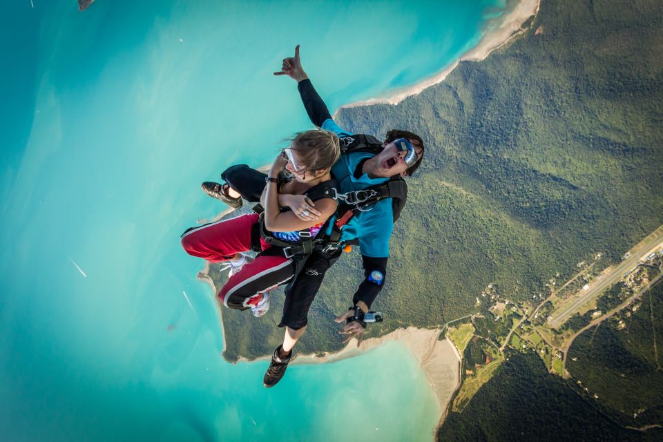 1 airlie beach whitsunday islands tandem skydive Airlie Beach: Whitsunday Islands Tandem Skydive