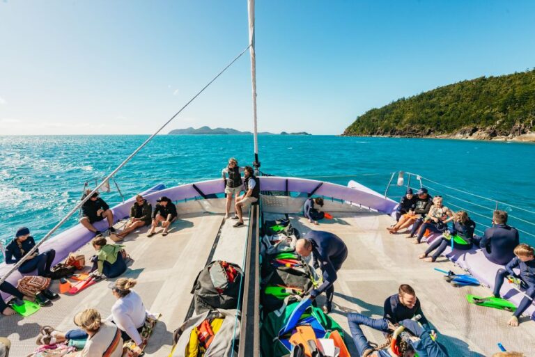 Airlie Beach: Whitsundays Full-Day Camira Sailing Adventure