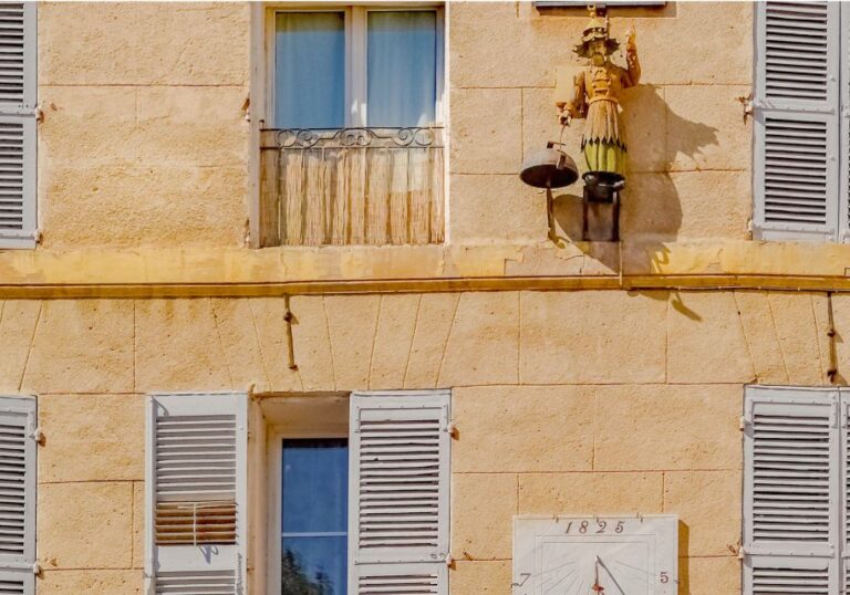 Aix-en-Provence: Scavenger Hunt and Self-Guided Tour