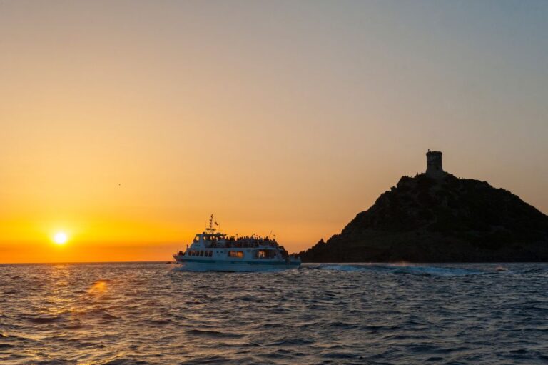 Ajaccio/Porticcio: Sanguinaires Sunset Cruise & Wine Tasting