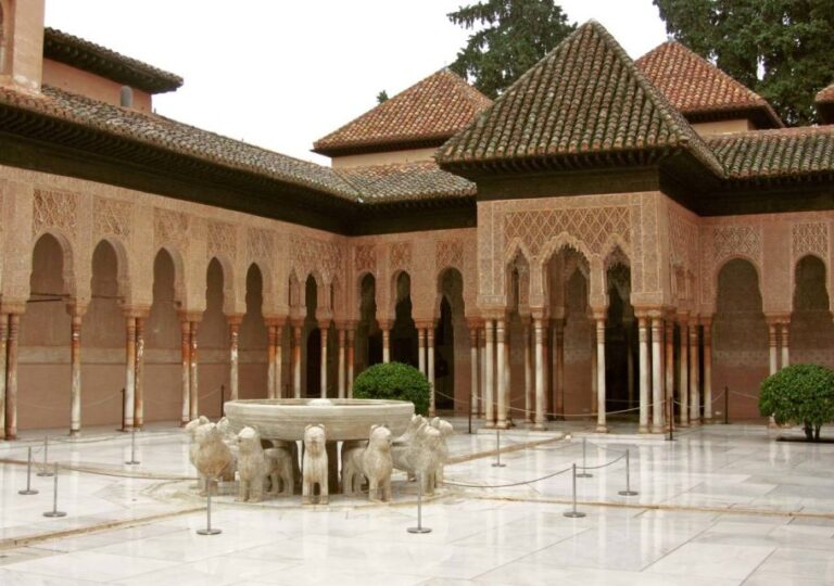 Alhambra & Generalife: Exclusive 3 Hour Private Tour