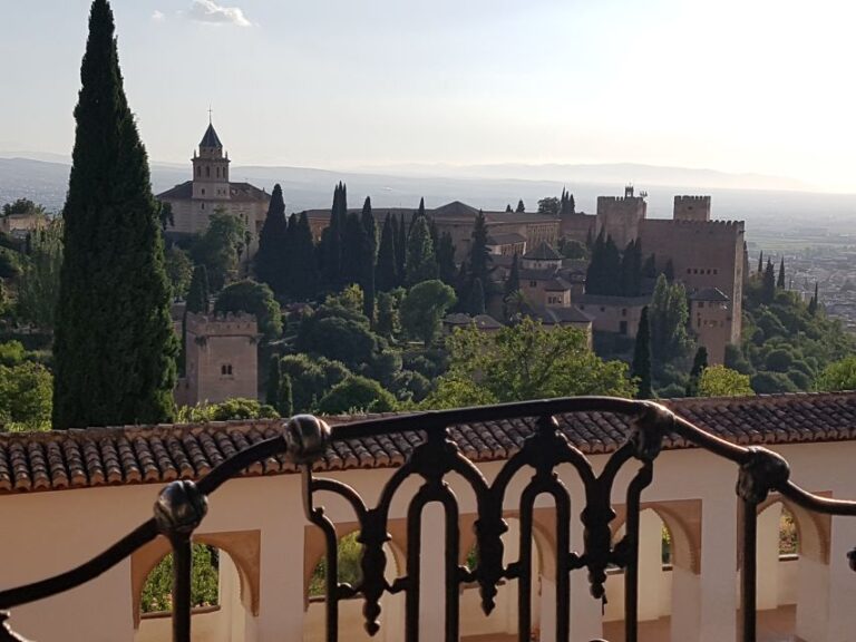 Alhambra: Generalife Gardens & Alcazaba Fast-Track Tour