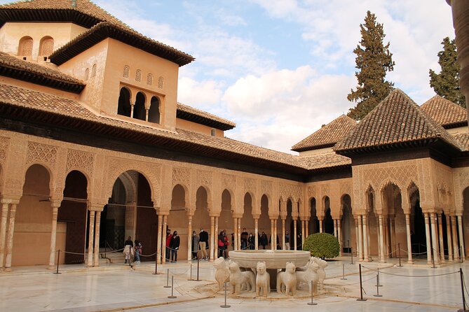 Alhambra Guided Tour, Nasrid Palaces and Generalife