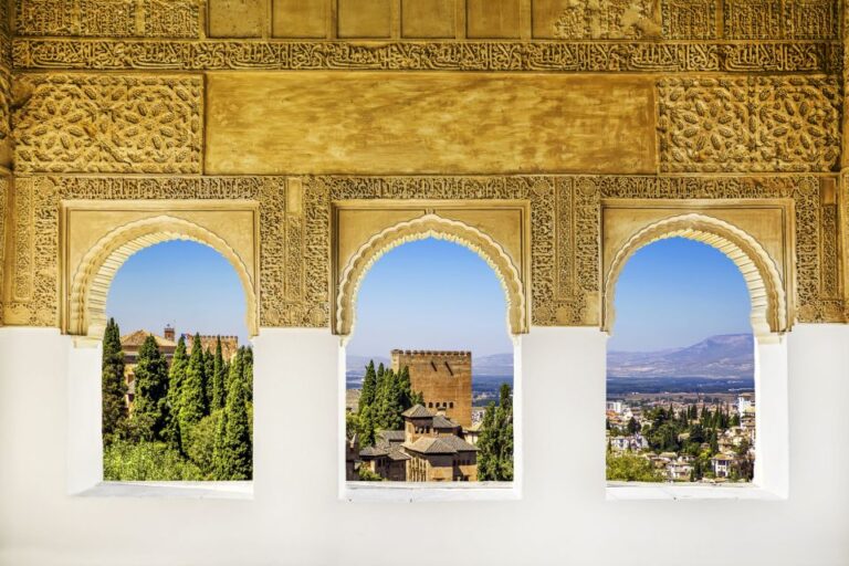 Alhambra, Nasrid Palaces, and Generalife 3-Hour Guided Tour