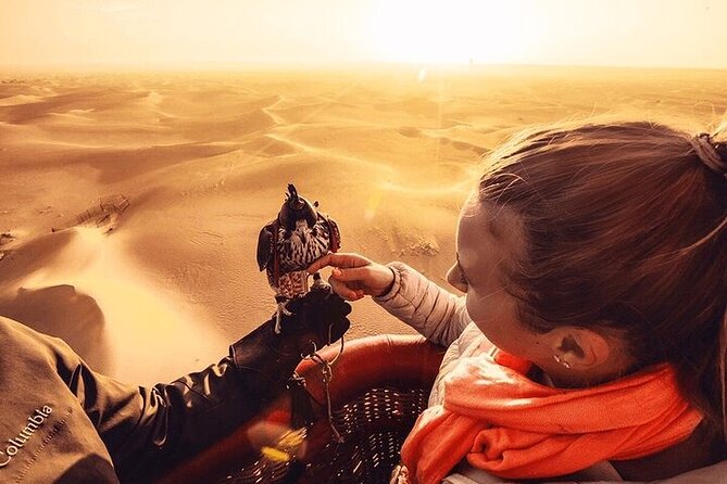 1 amazing dubai beautiful desert by balloon with falcon show Amazing Dubai Beautiful Desert by Balloon With Falcon Show
