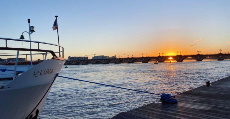 Aperitif Guided Cruise “Wine and Canelé”