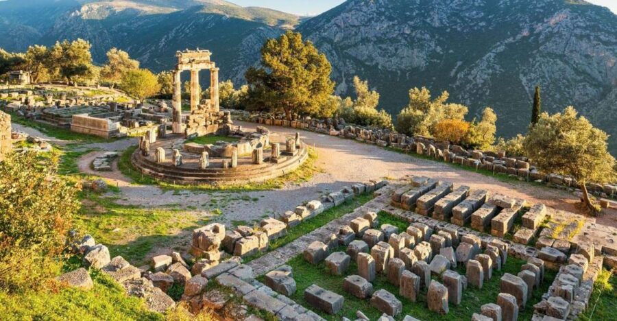 Athens: Thermopylae, Delphi & Meteora Private Tour With Meal