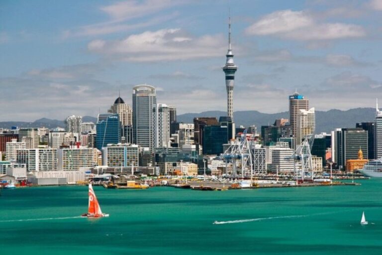 Auckland: Private Customizable Walking Tour With Local Guide