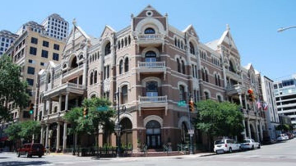 Austin: City and Hill Country Non-Stop Tour in a Mercedes