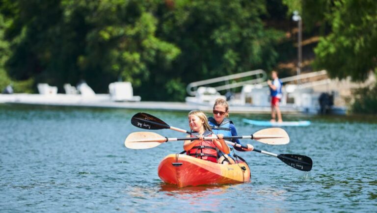 Austin: Congress Avenue Sunset Bat Kayaking Tour