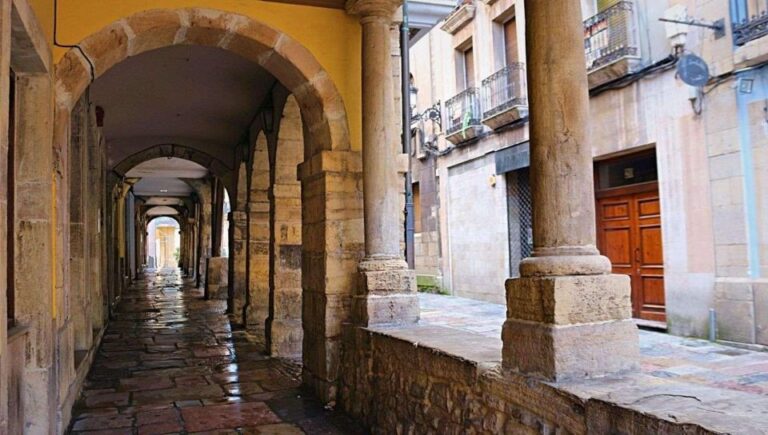 Aviles : Mysteries and Legends Walking Tour