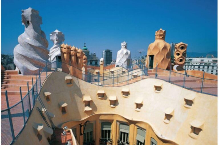 Barcelona: 15 Attractions Pass With Public Transport Option