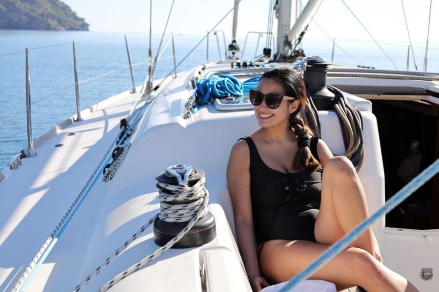 Barcelona 2h Private Sailing Tour With Local Skipper