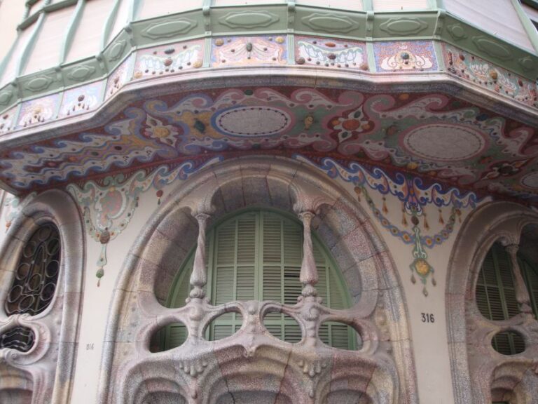 Barcelona: Art Nouveau & Gaudí Tour