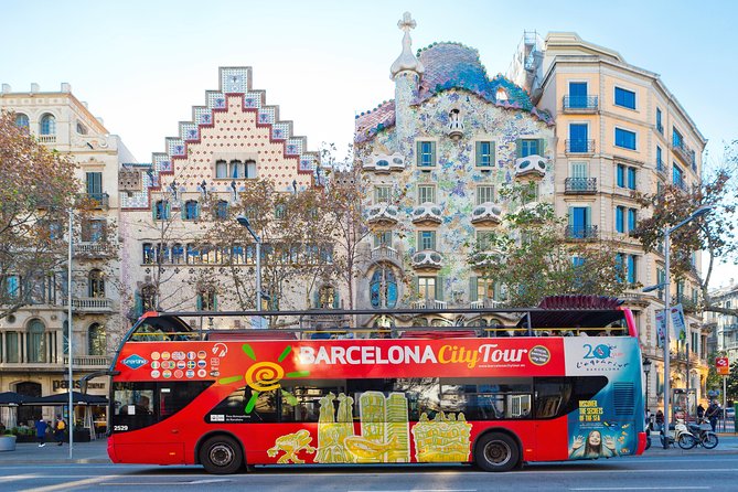 Barcelona City Tour Hop-On Hop-Off and Aquarium - Tour Highlights